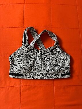 Lululemon sports Bra Womens 6 Running & Gym Athletic Sportswear Casual